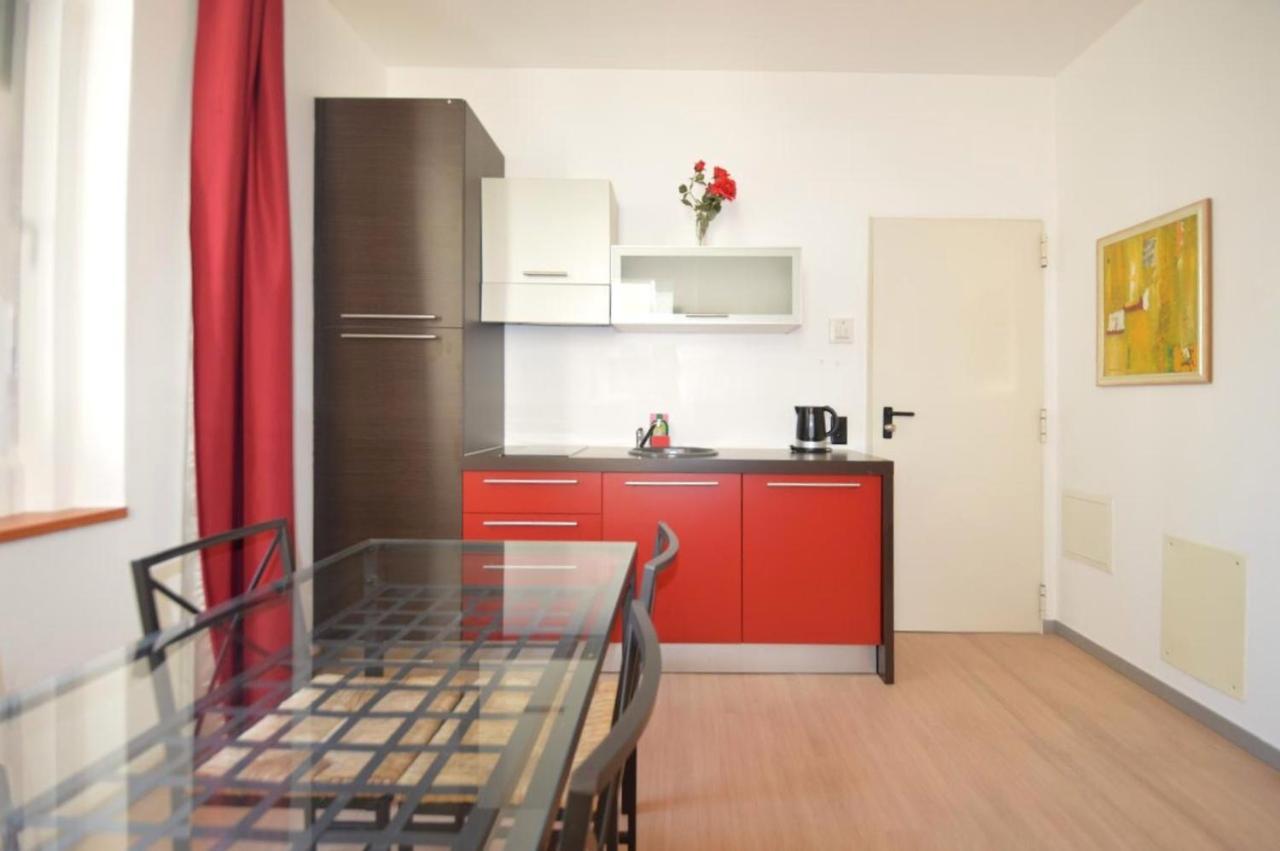 Guesthouse University By Lr - Self Check In Lugano Bagian luar foto