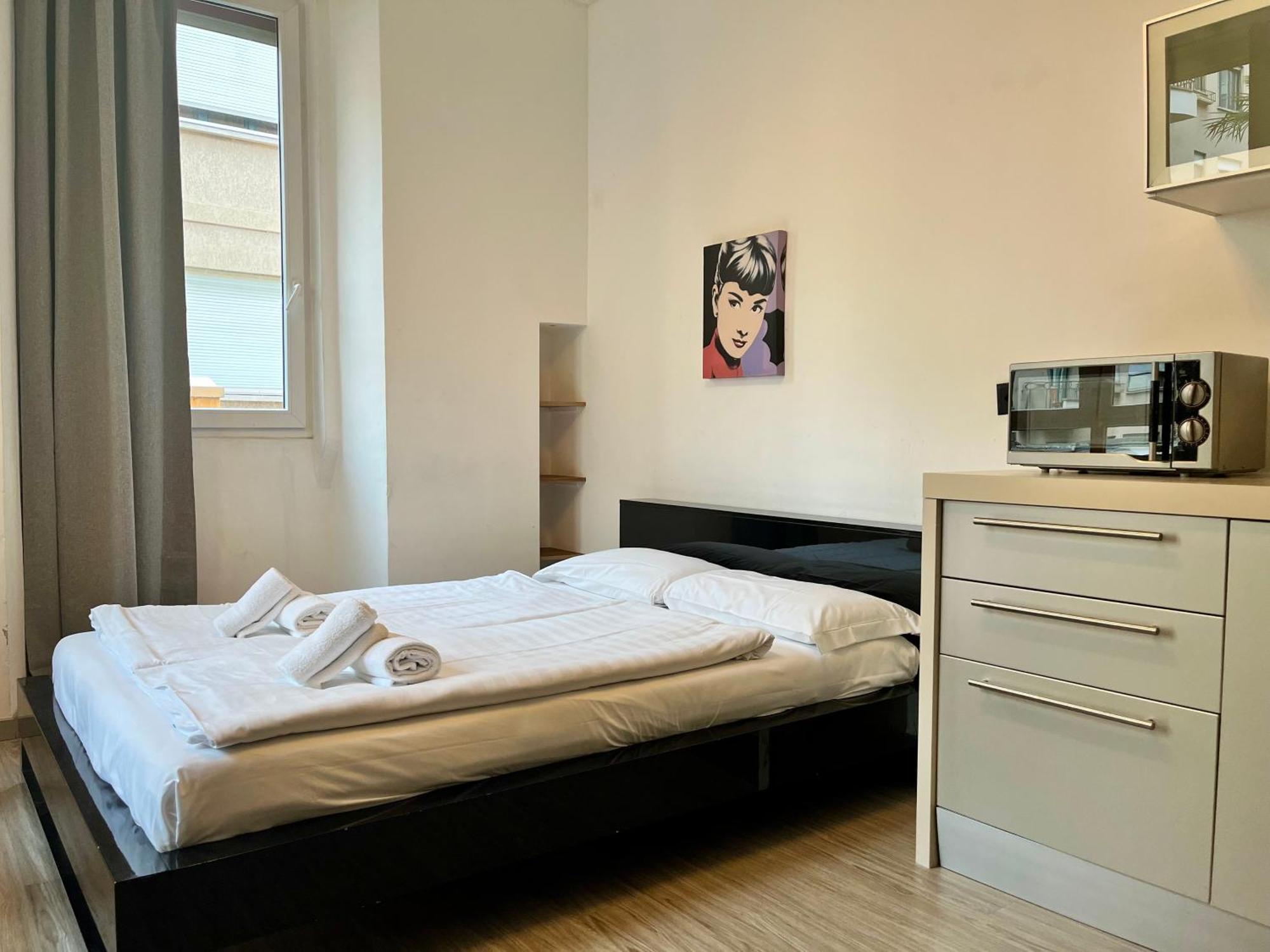 Guesthouse University By Lr - Self Check In Lugano Bagian luar foto