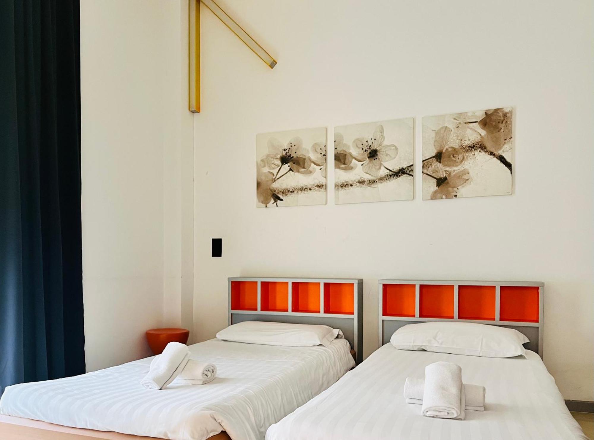 Guesthouse University By Lr - Self Check In Lugano Bagian luar foto