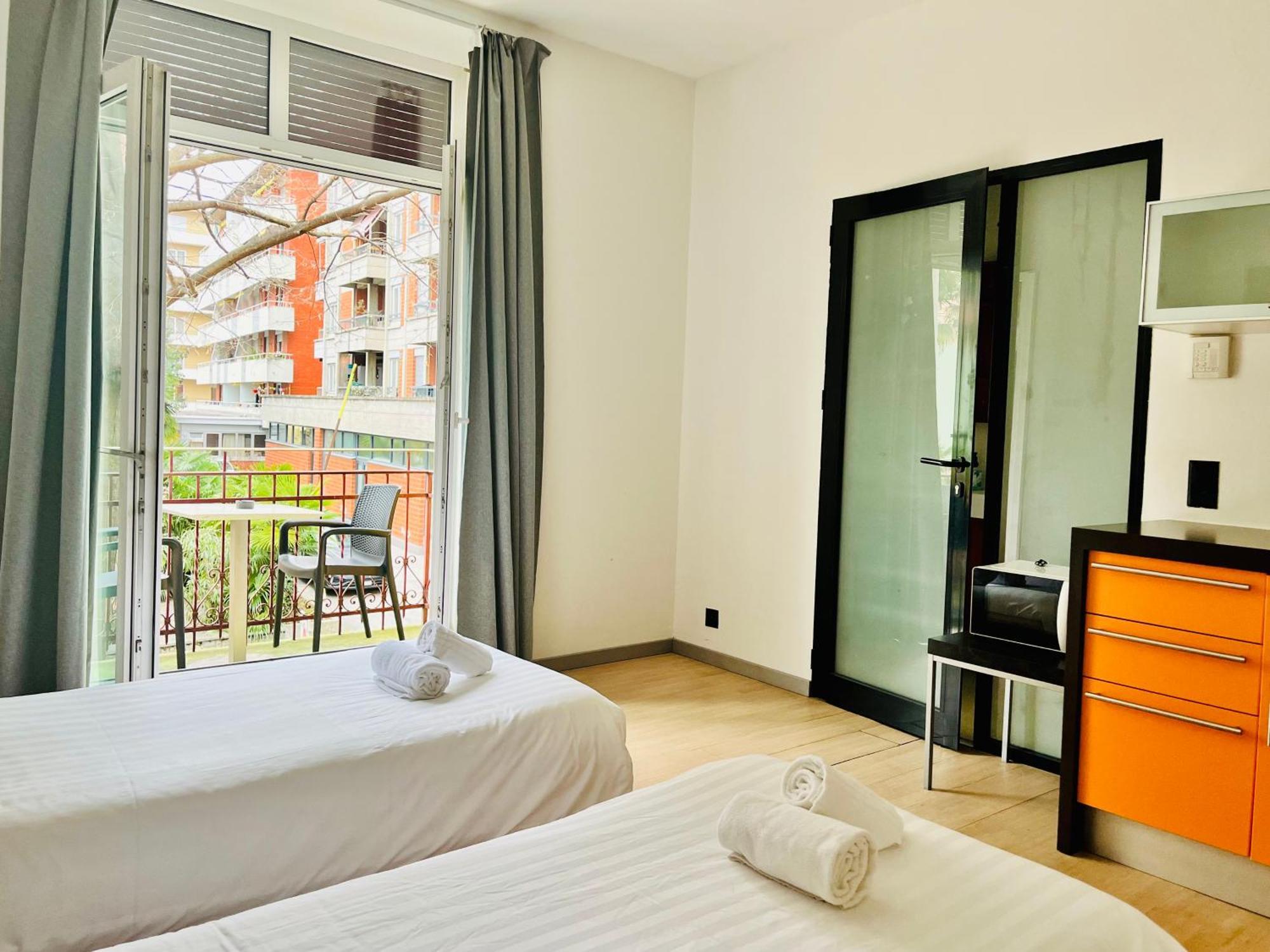 Guesthouse University By Lr - Self Check In Lugano Bagian luar foto