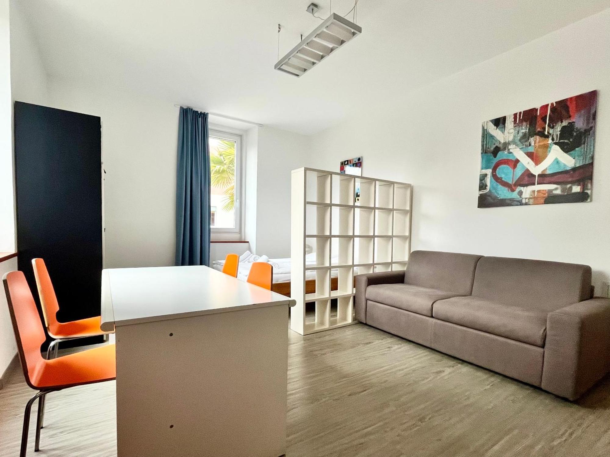Guesthouse University By Lr - Self Check In Lugano Bagian luar foto
