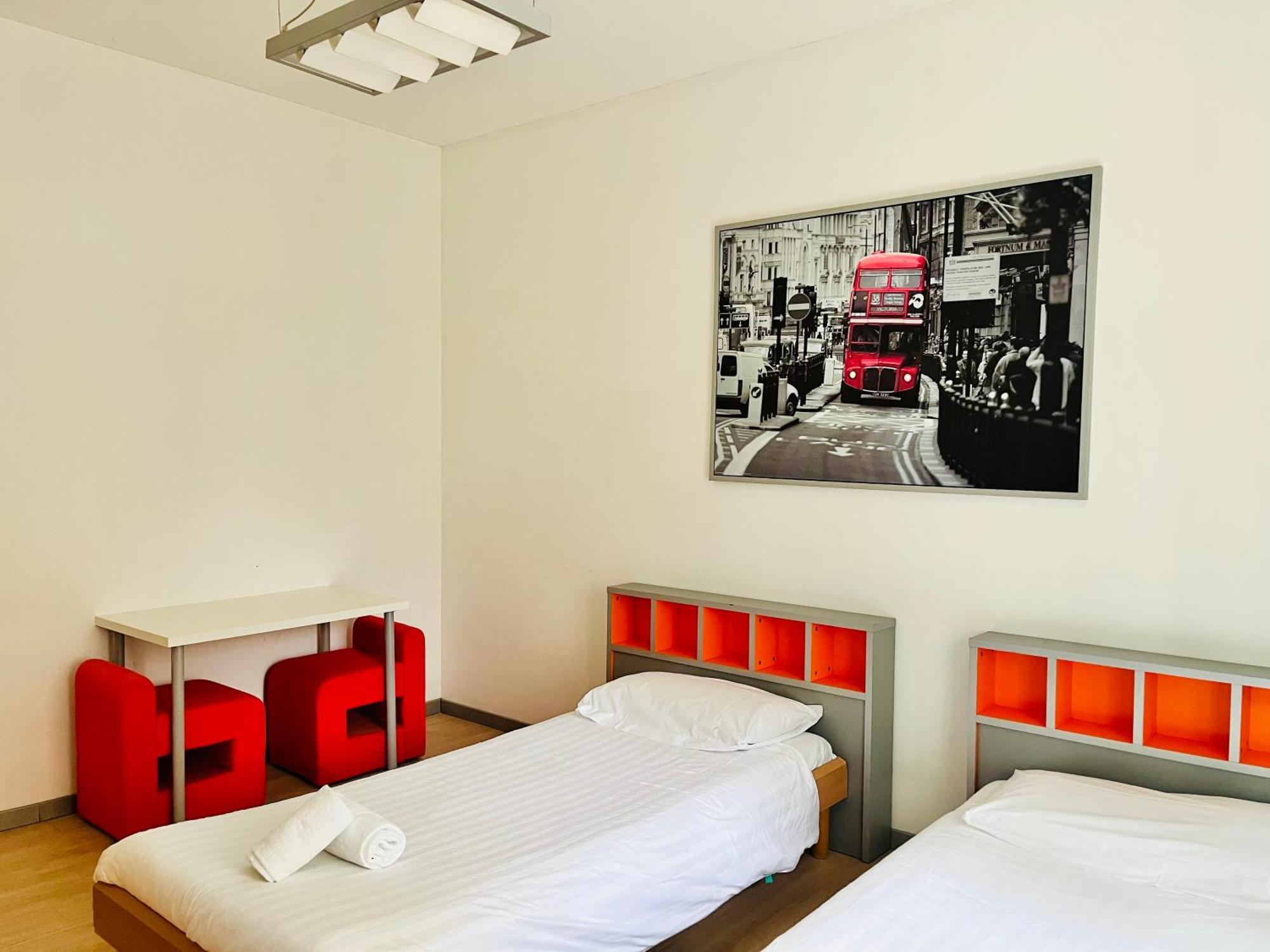 Guesthouse University By Lr - Self Check In Lugano Bagian luar foto