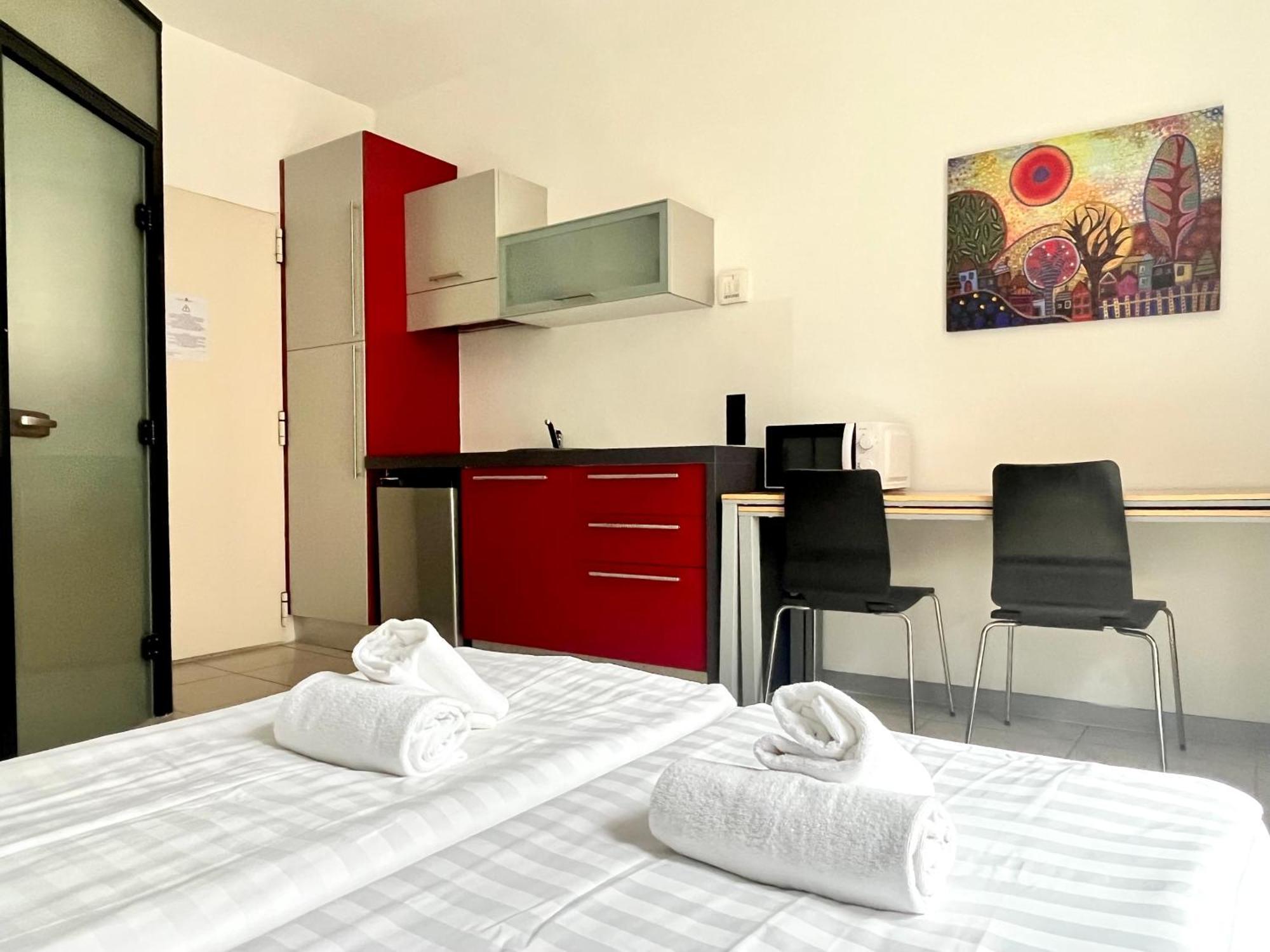 Guesthouse University By Lr - Self Check In Lugano Bagian luar foto