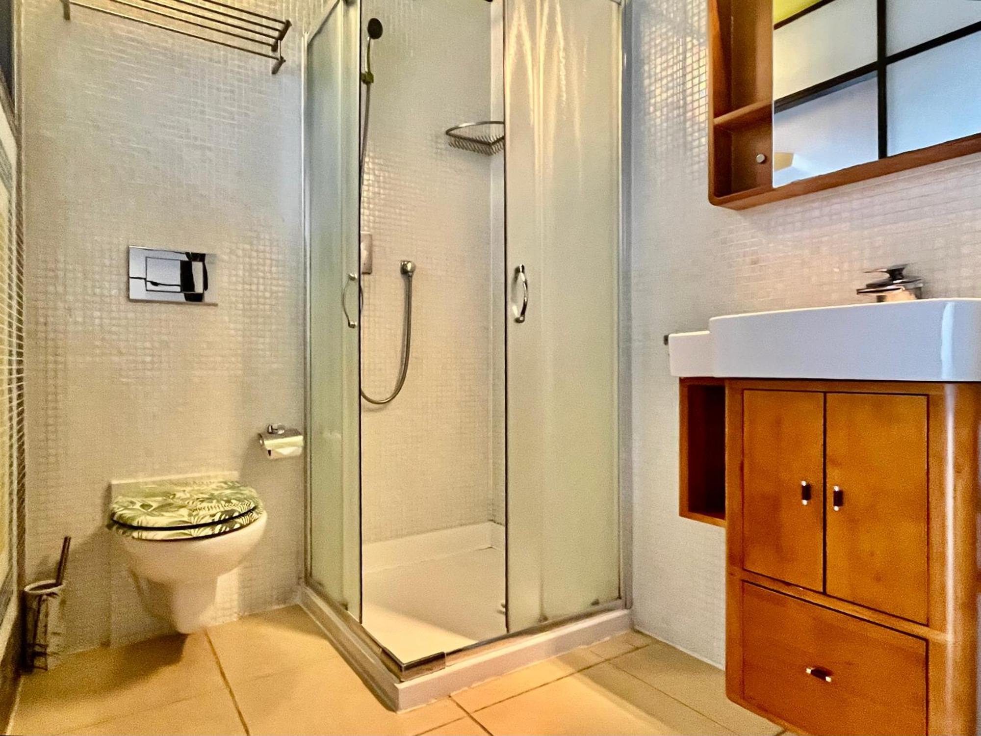 Guesthouse University By Lr - Self Check In Lugano Bagian luar foto
