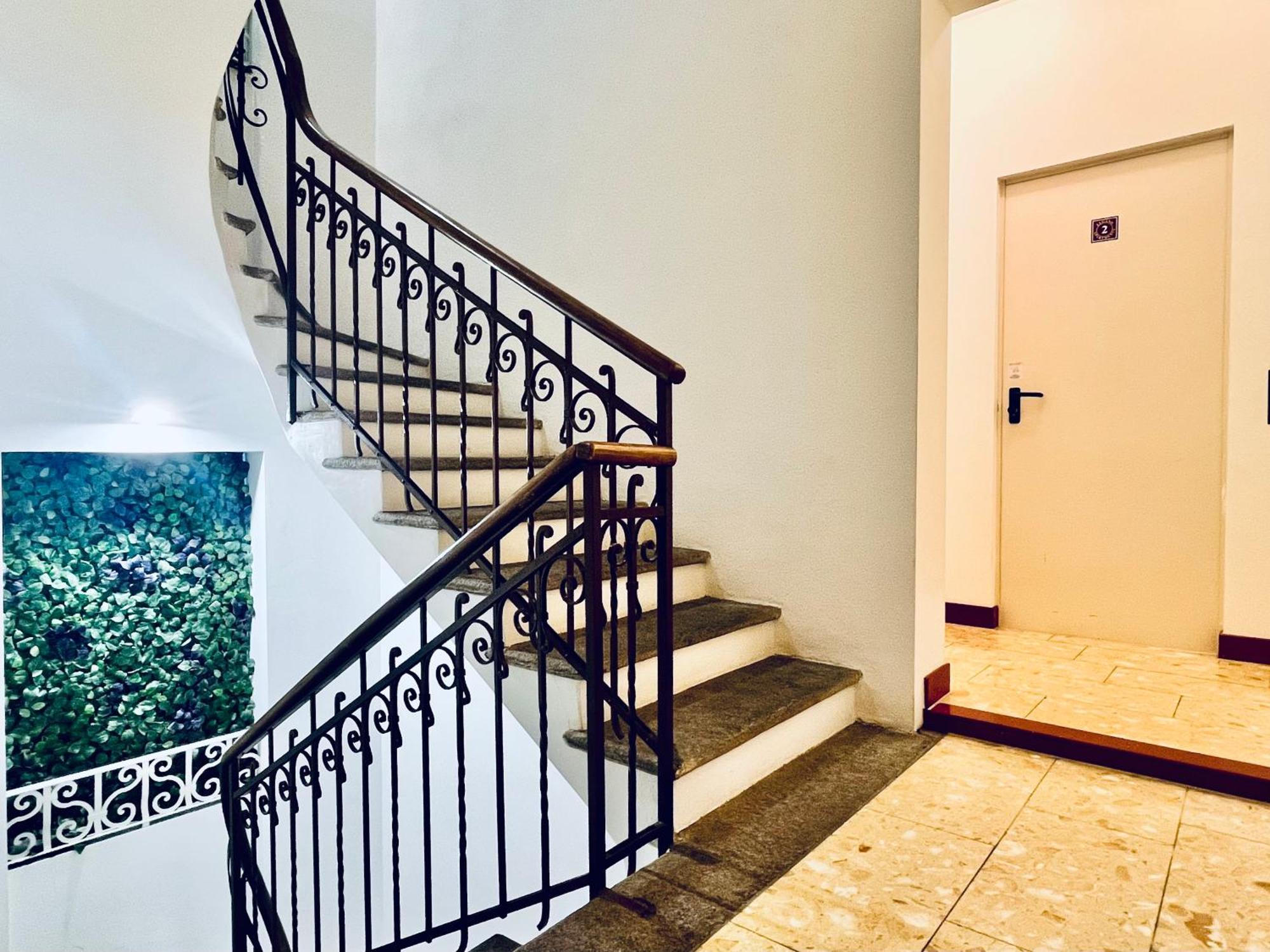 Guesthouse University By Lr - Self Check In Lugano Bagian luar foto