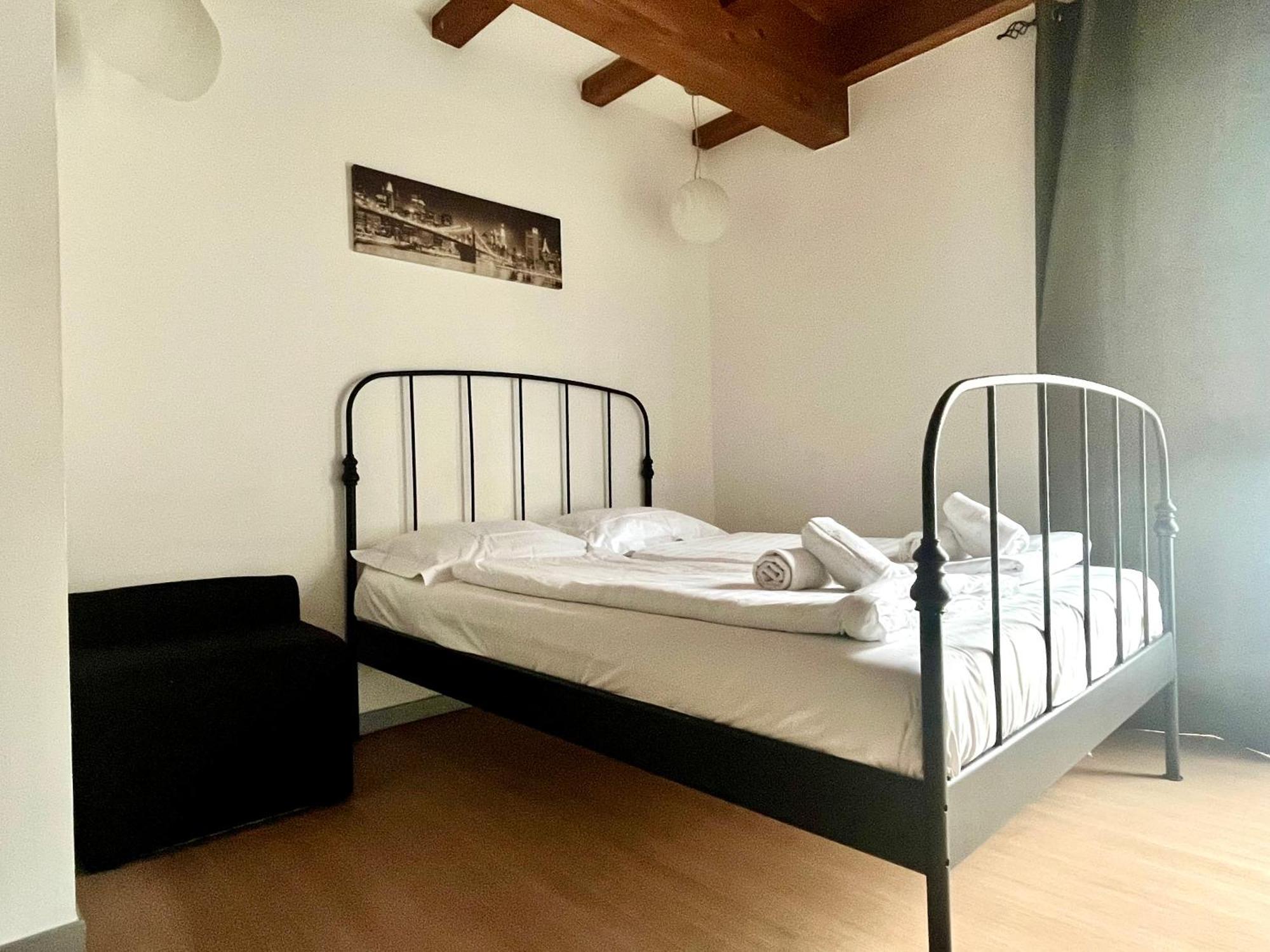 Guesthouse University By Lr - Self Check In Lugano Bagian luar foto