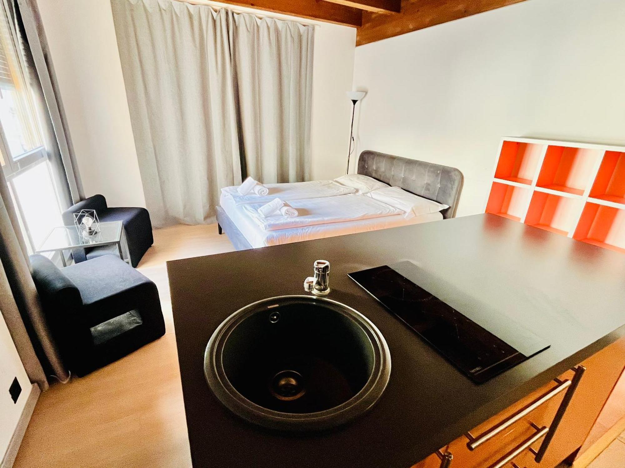 Guesthouse University By Lr - Self Check In Lugano Bagian luar foto