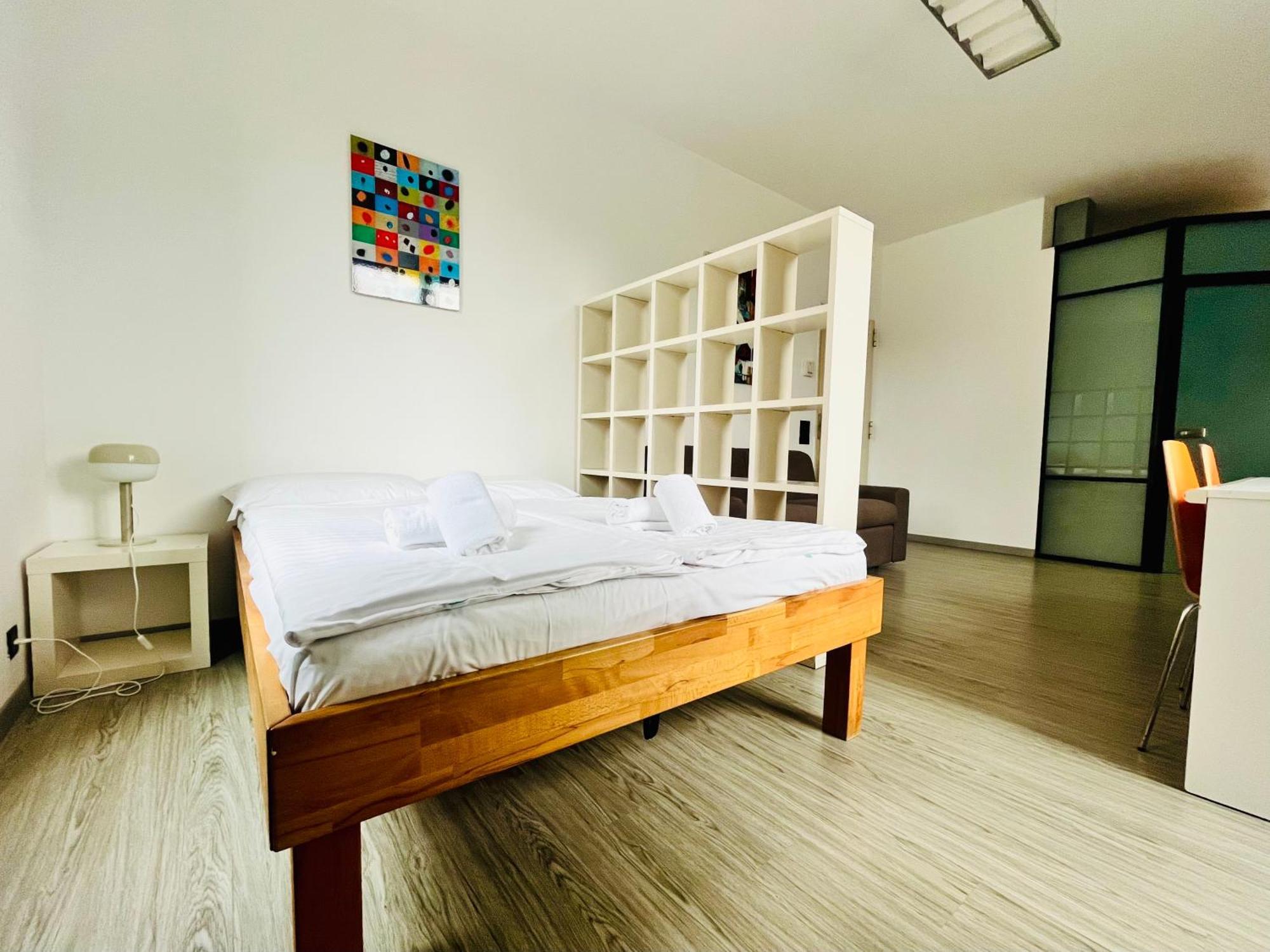 Guesthouse University By Lr - Self Check In Lugano Bagian luar foto