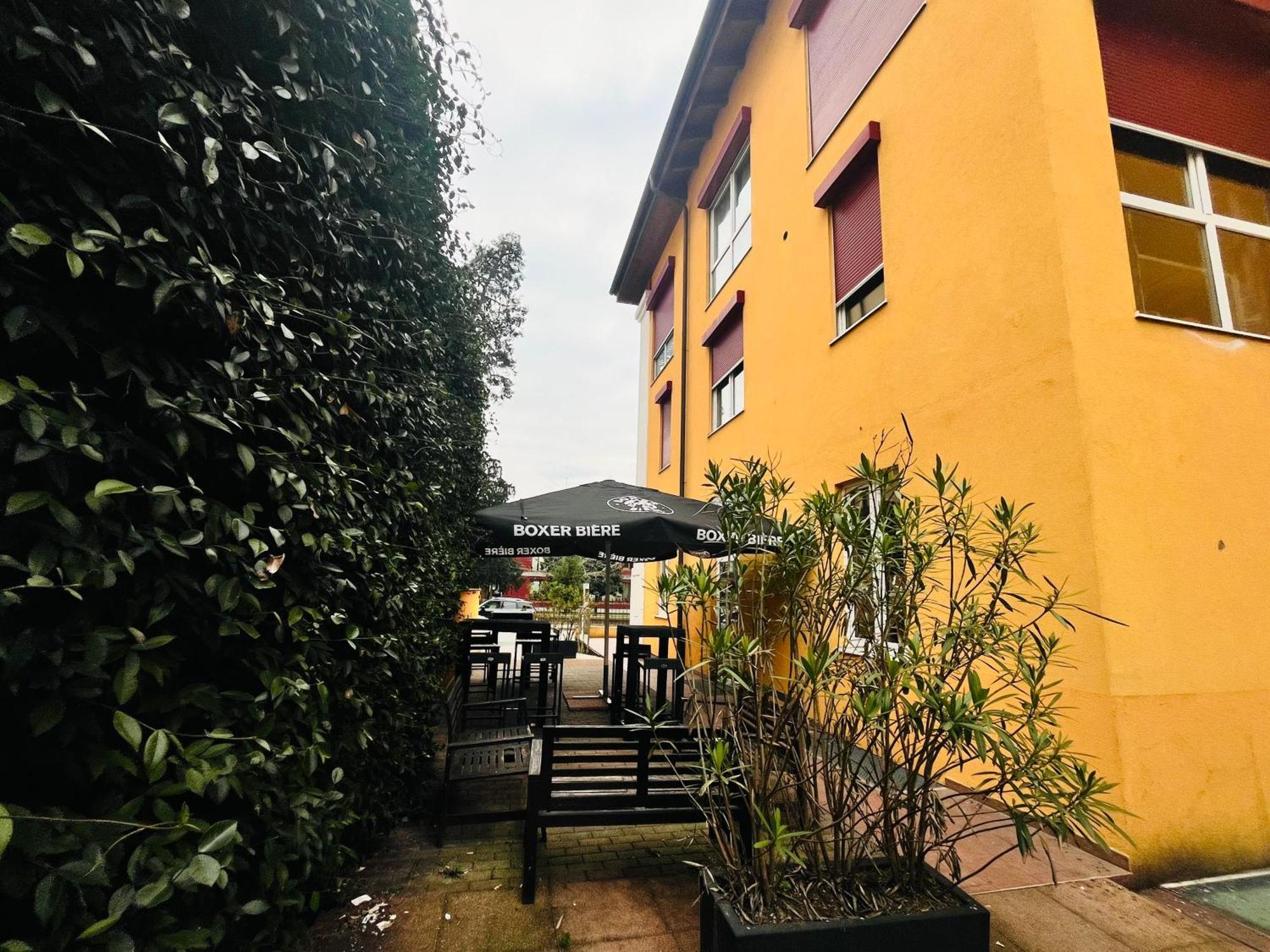 Guesthouse University By Lr - Self Check In Lugano Bagian luar foto