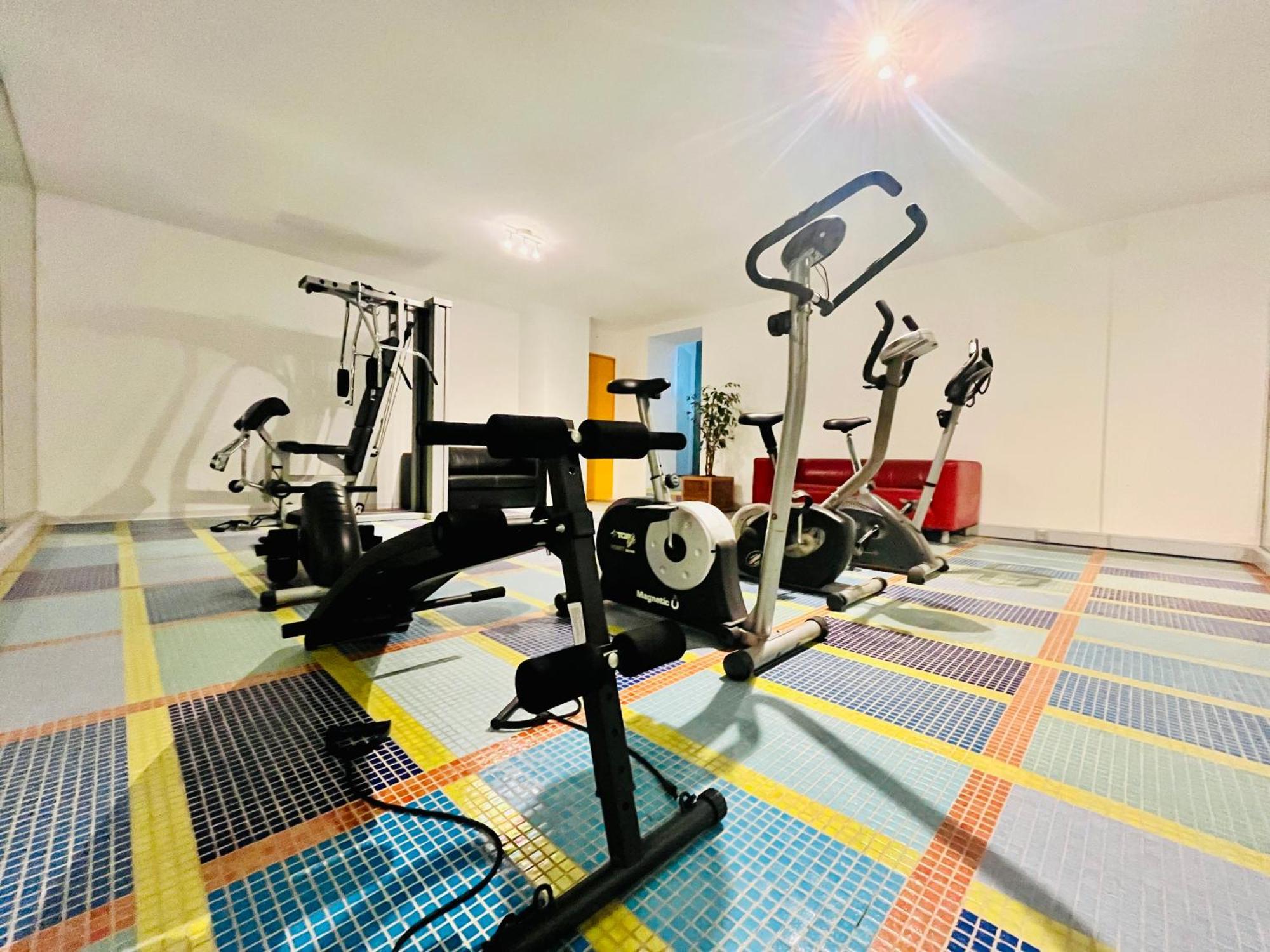 Guesthouse University By Lr - Self Check In Lugano Bagian luar foto