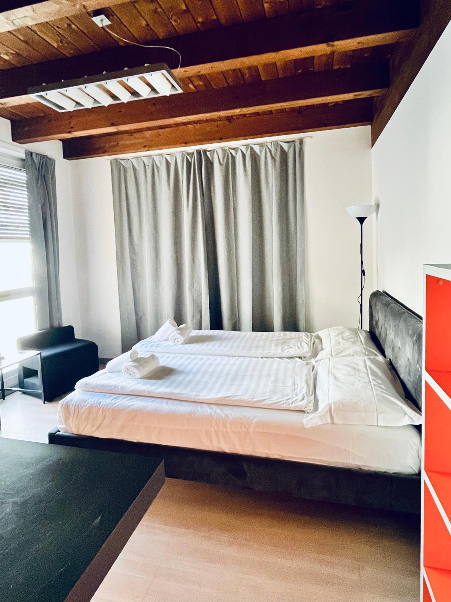 Guesthouse University By Lr - Self Check In Lugano Bagian luar foto