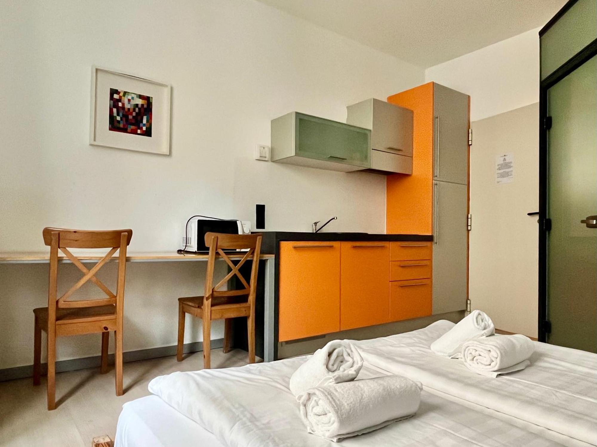 Guesthouse University By Lr - Self Check In Lugano Bagian luar foto