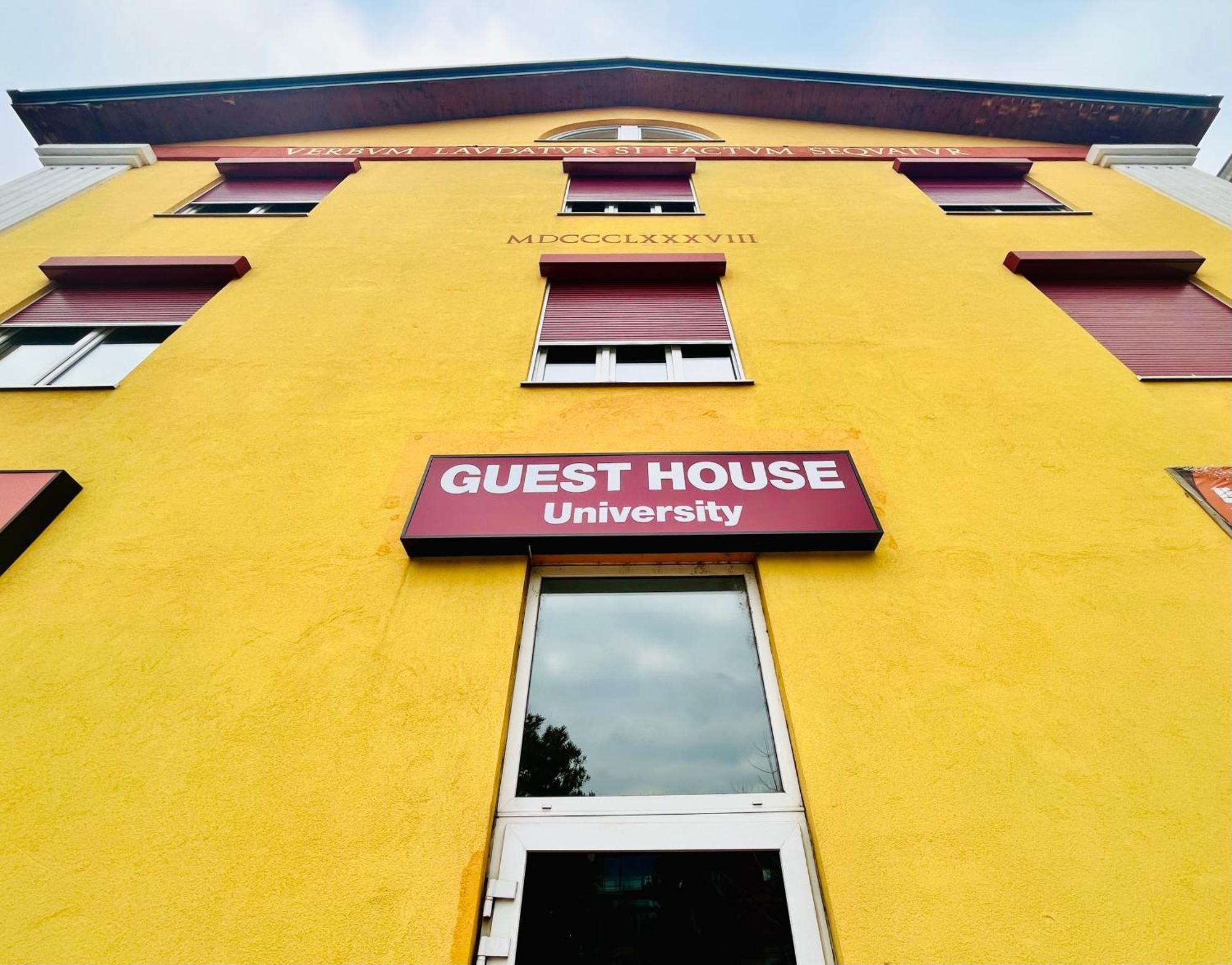 Guesthouse University By Lr - Self Check In Lugano Bagian luar foto